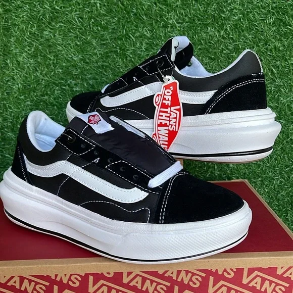 Vans WMNS Oid Skool Over
Black/White
VN0A7Q5EBA2
Sneakers Platforms - Picture 13 of 16